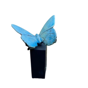Raku vlinderurn op sokkel – Turquoise